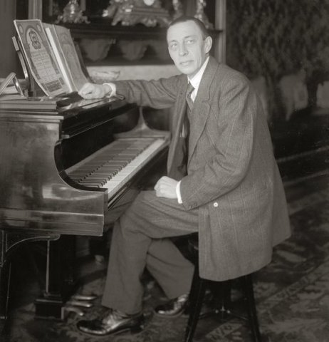 rachmaninoff_seated_at_steinway_grand_piano.jpg